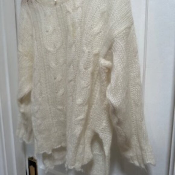 Delicate white cable knit sweater - Picture 2 of 10